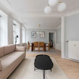Spacious Tivoli Gardens W 3 Bedrooms , Copenhagen Denmark